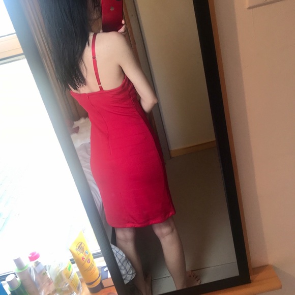 Red dress - Picture 3 of 7